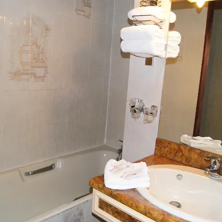 1er Consul Hotel