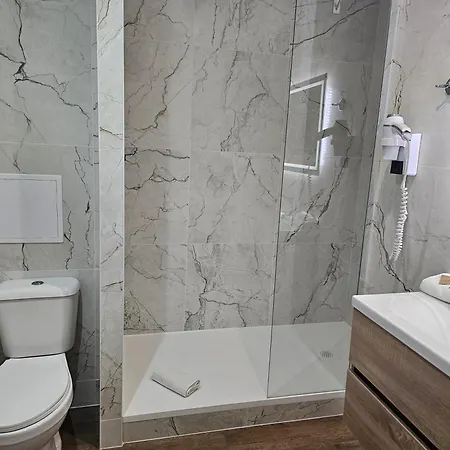 1er Consul Hotel 2*